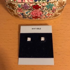 14 karat diamond stud earrings